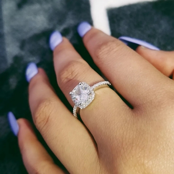 Gorgeous Engagement Ring - Picture 5 of 5